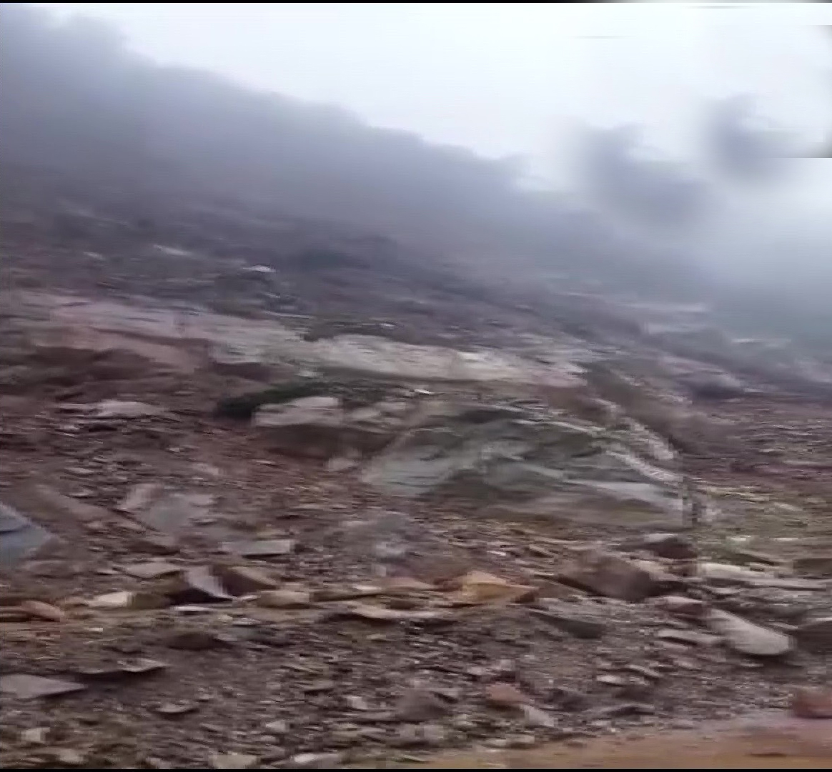 Heavy landslide on Chandigarh-Manali National Highway 