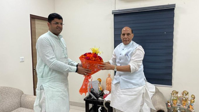 Deputy CM Dushyant Chautala meets Defense Minister Rajnath Singh