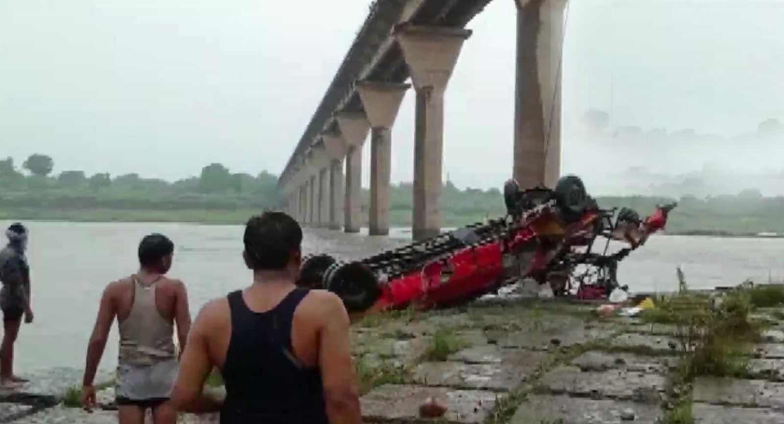 Bus fell in Narmada river in MP