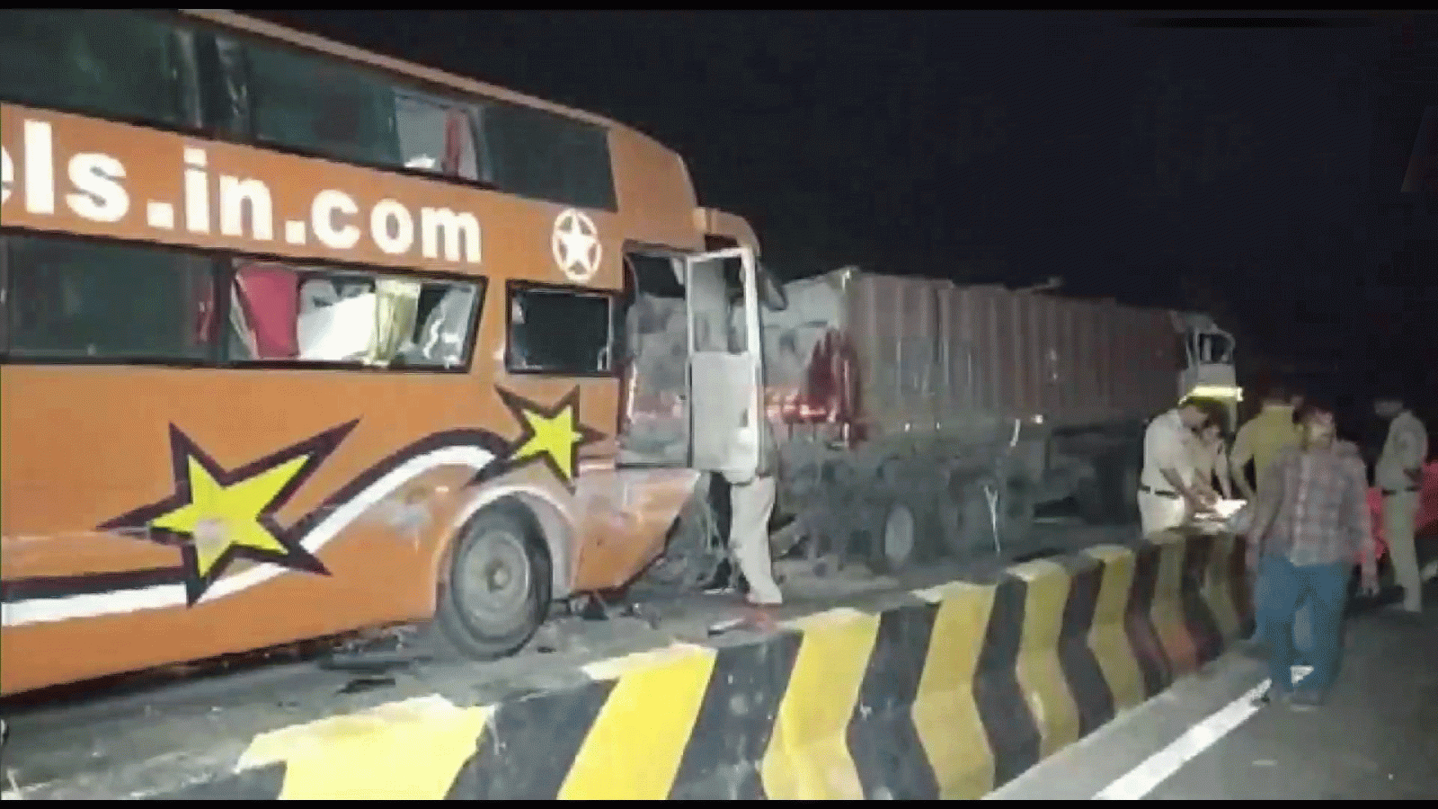 Bus Collides With Truck In Rewa 