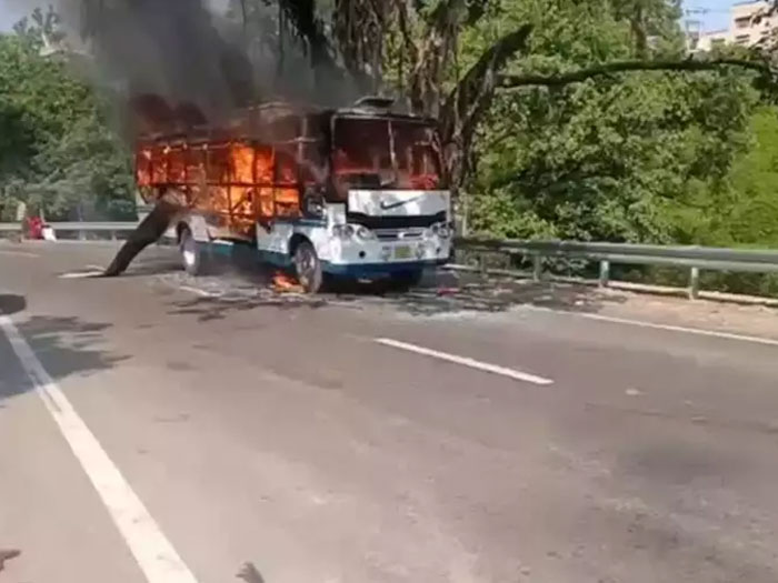 Bus Fire in Jammu near Katra
