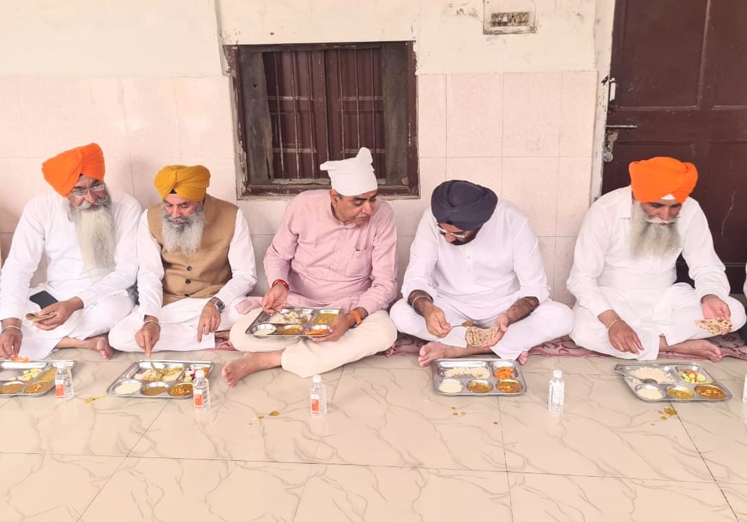 Sirsa and Tandon Paid Obeisance at the Gurudwara