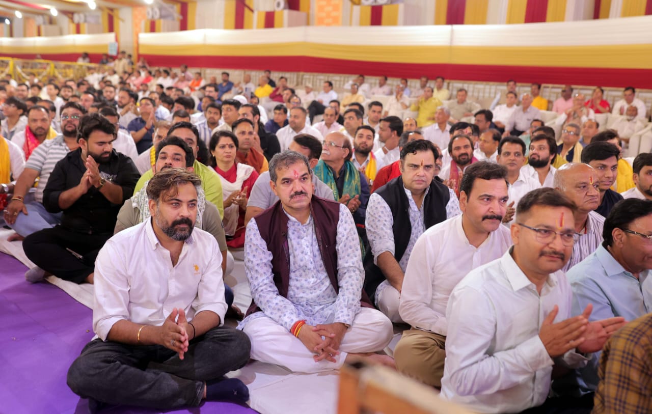 Devotees Danced Enthusiastically to the Bhajans