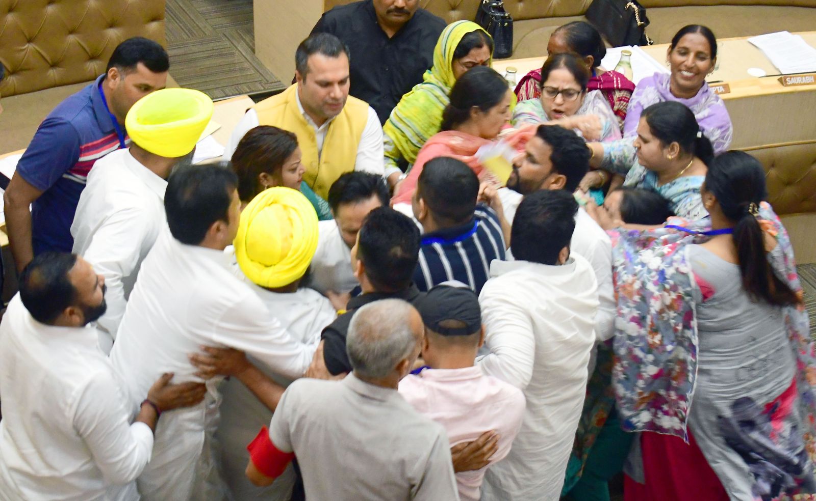  Chandigarh MC House Meeting Clash Mayor Harpreet Kaur Babla 