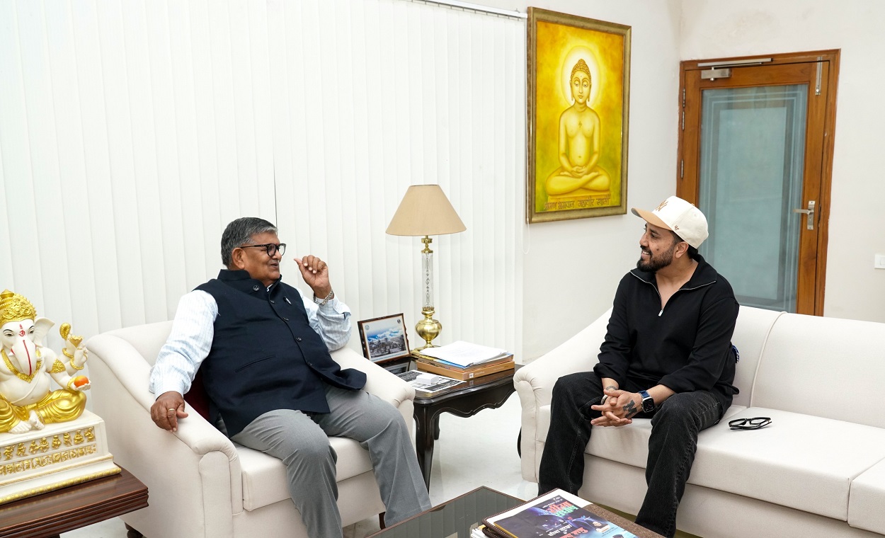 Mika Singh Meets Governor Gulab Chand Kataria