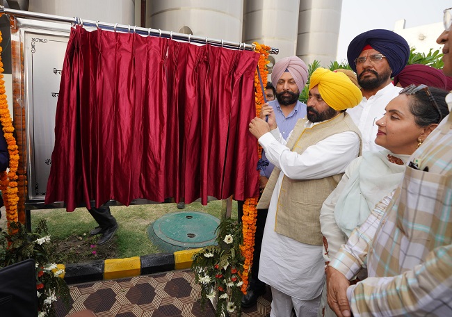 Chief Minister gives a Gift of Rs 135 crore to Majha Region