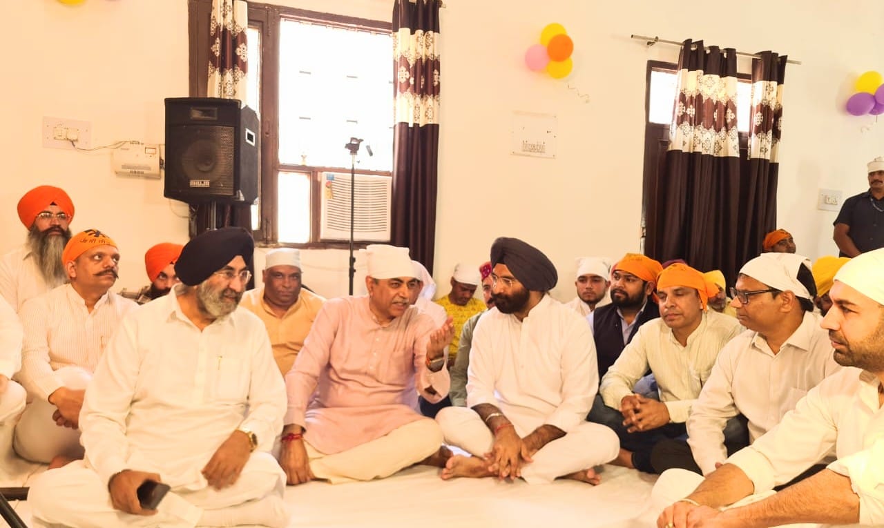 Sirsa and Tandon Paid Obeisance at the Gurudwara
