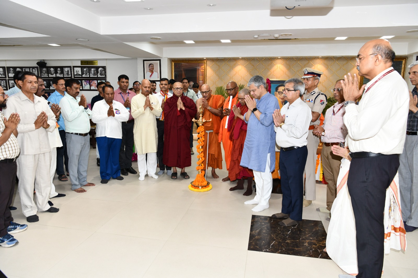 Railway Minister Ashwini Vaishnav Paid Tribute