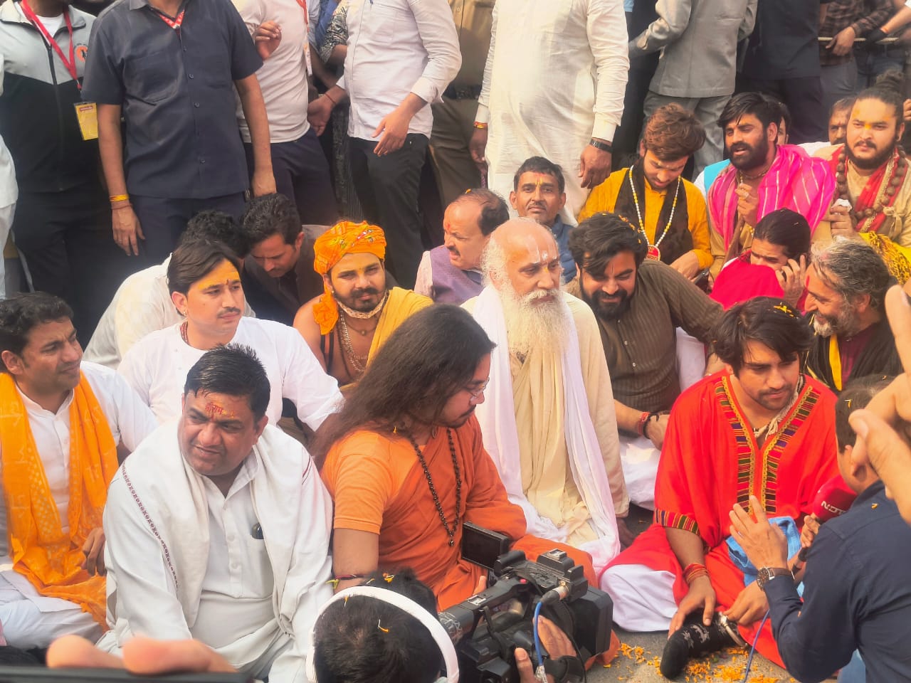 This is the time… the right time…, wake up, unite