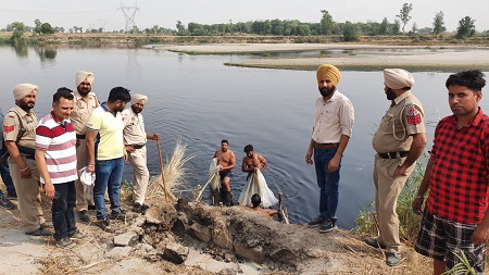 ਪੰਜਾਬ ਦੀ ਆਬਕਾਰੀ ਟੀਮ ਵੱਲੋਂ ਬੇਟ ਏਰੀਏ 'ਚ ਛਾਪੇਮਾਰੀ, 2.80 ਲੱਖ ਕਿਲੋਗ੍ਰਾਮ ਲਾਹਣ ਅਤੇ 100 ਲੀਟਰ ਨਾਜਾਇਜ਼ ਸ਼ਰਾਬ ਕੀਤੀ ਨਸ਼ਟ