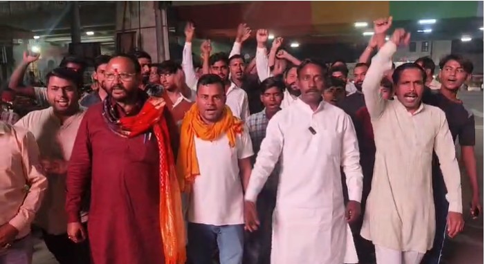 Declaration against the Maulana in Varanasi