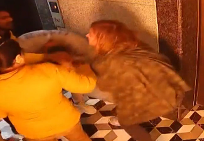   Amritsar Gym Girl And Man Clash Video Viral Punjab News