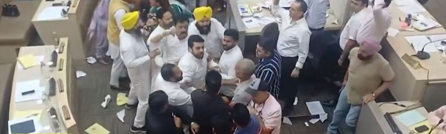  Chandigarh MC House Meeting Clash Mayor Harpreet Kaur Babla 
