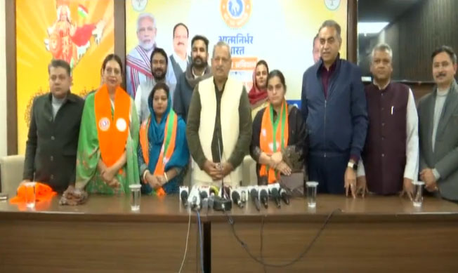 Chandigarh Two AAP Women Councillors Join BJP Before Mayor Election 2026