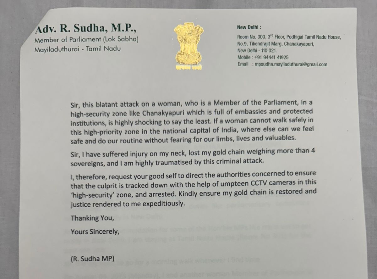 Delhi Congress MP R Sudha Gold Chain Snatching Incident News