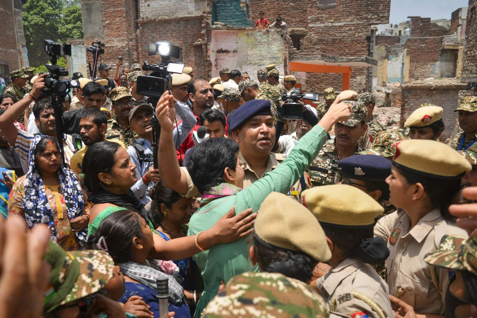 Delhi Police Detained Former CM Atishi During Kalkaji Anti-Demolition Protests