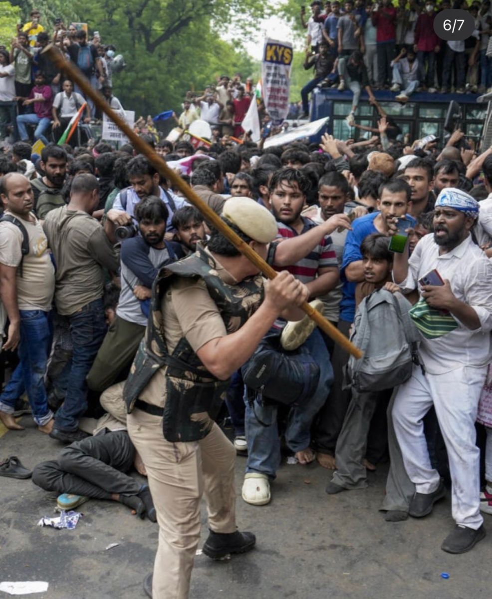 Delhi Police Lathi Charge