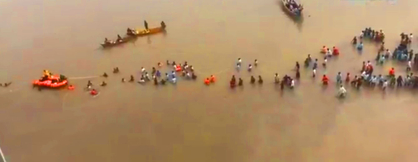   Gujarat Vadodara Gambhira Bridge Collapses on Mahisagar River