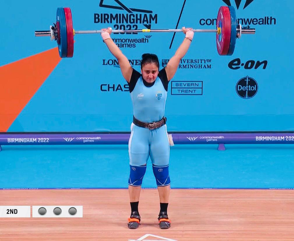 Harjinder Kaur wons the bronze medal in weightlifting