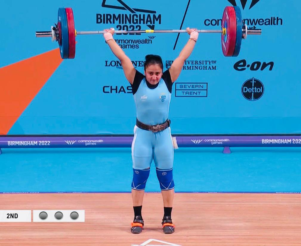 Harjinder Kaur wons the bronze medal in weightlifting