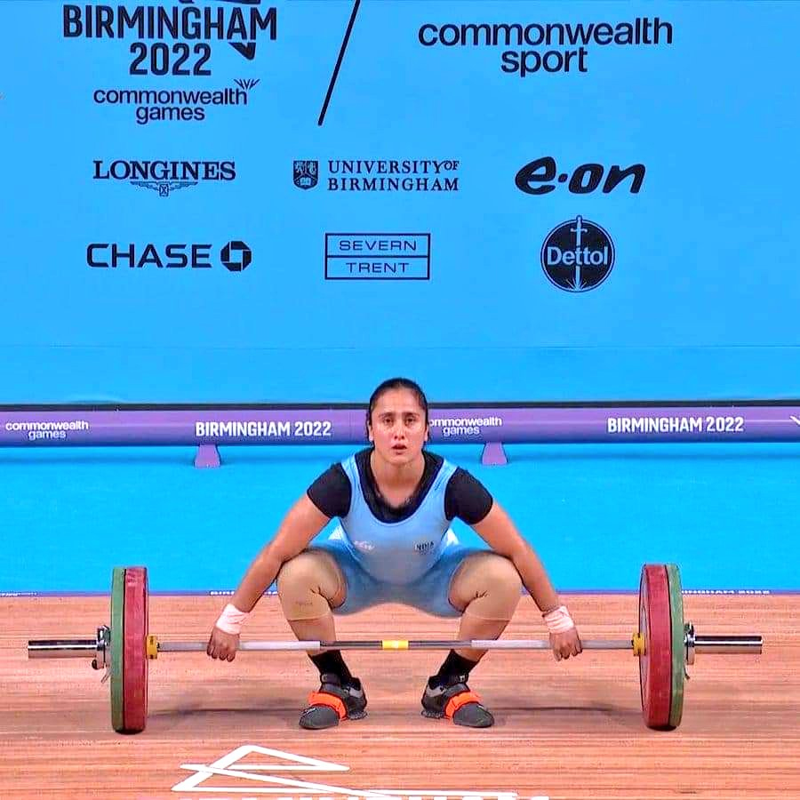 Harjinder Kaur wons the bronze medal in weightlifting