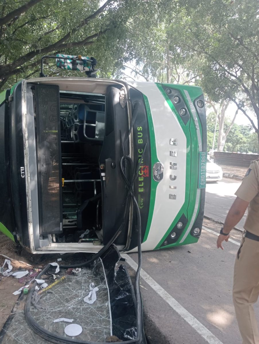   Chandigarh Sector-17 CTU Bus Overturned Accident Breaking News
