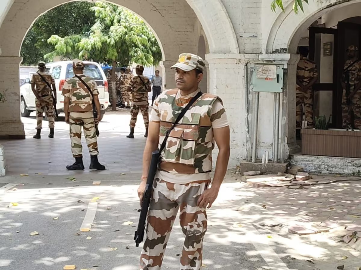 ITBP Jawans Surrounded Kanpur Police Commissionerate Breaking News