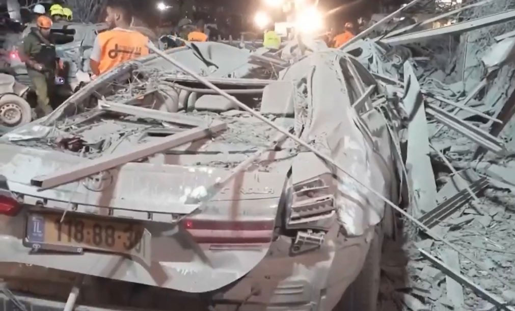  Iran Attacked on Israel with 150 Ballistic Missiles Disastrous Situation