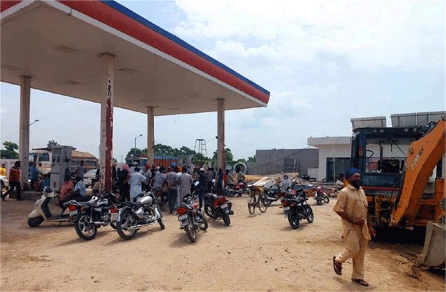 Jalandhar Petrol Pump Roof Collapse Punjab Today News