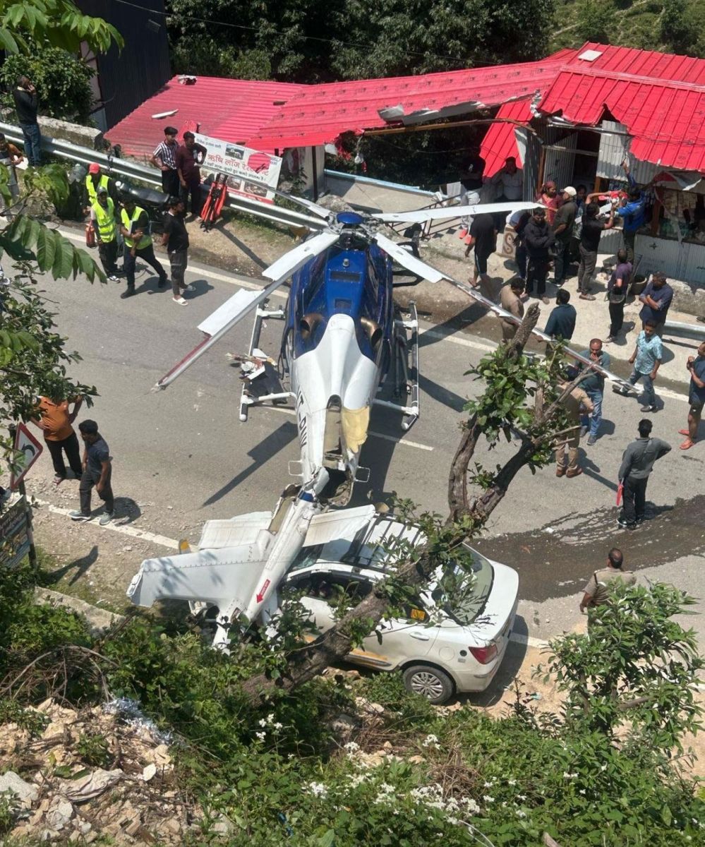 Kedarnath Helicopter Emergency Landing On Highway Video News