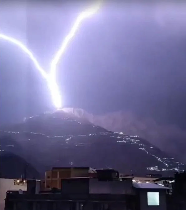 Lightning Hit Trikuta Mountain Mata Vaishno Devi Dham Katra