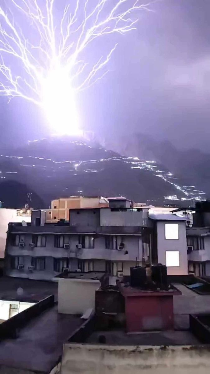 Lightning Hit Trikuta Mountain Mata Vaishno Devi Dham Katra
