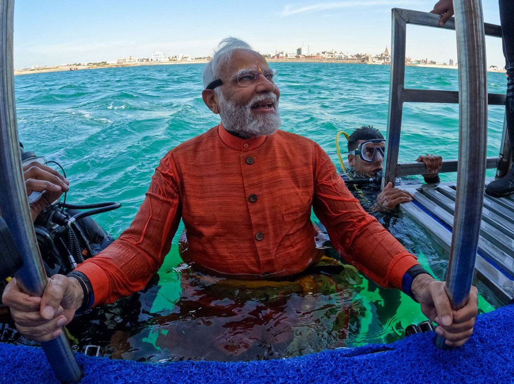 PM Modi Old Dwarka Darshan In Ocean Gujarat News Update
