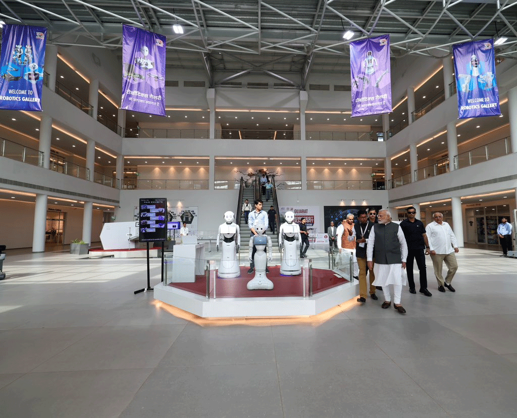  PM Modi with Robots Served Tea Sandwich in Gujarat Science City