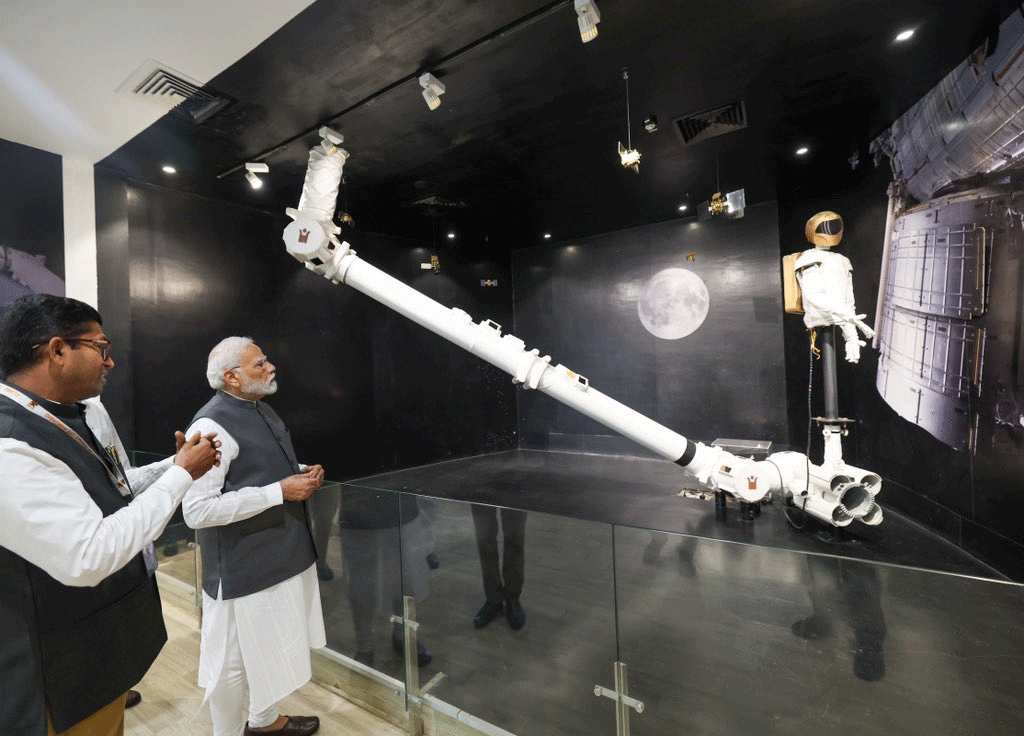  PM Modi with Robots Served Tea Sandwich in Gujarat Science City