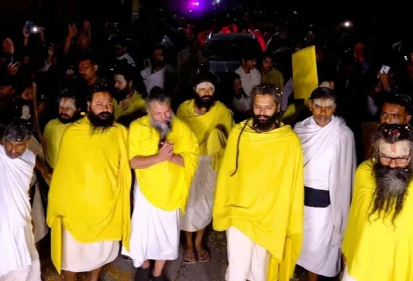 Premanand Ji Maharaj Paidal Yatra Darshan Closed Due To Health