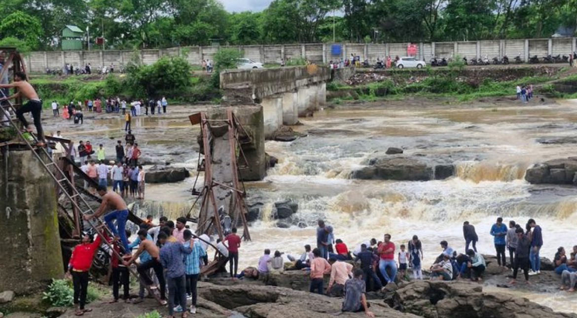 Pune Bridge Collapsed