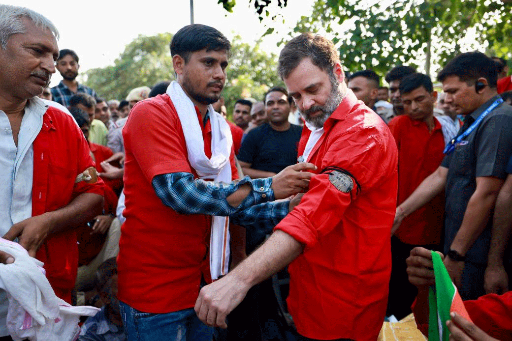  Rahul Gandhi Meet Coolies Anand Vihar Railway Station