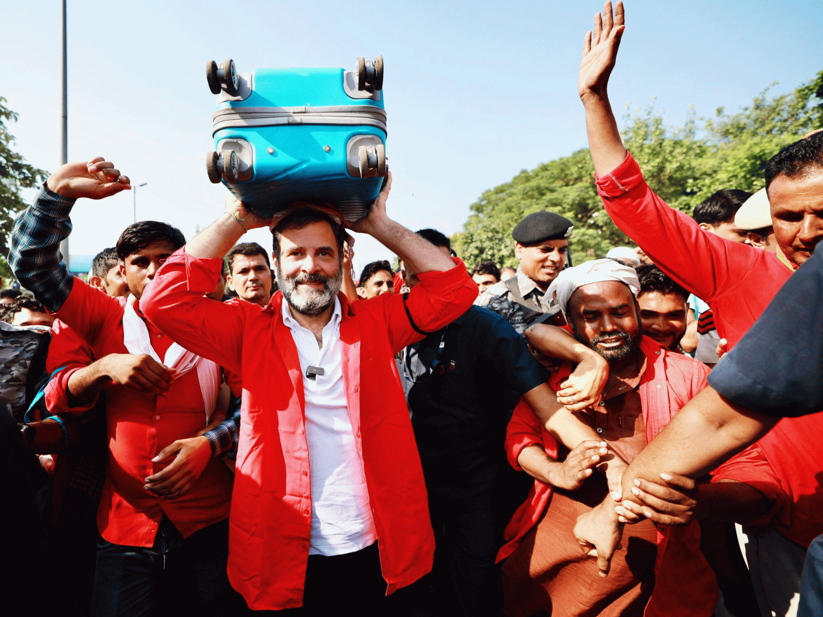  Rahul Gandhi Meet Coolies Anand Vihar Railway Station