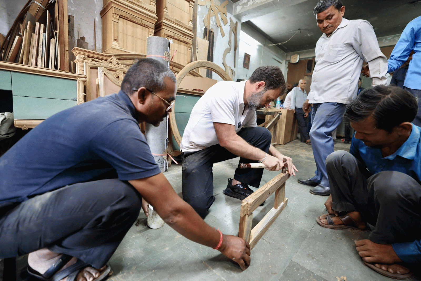 Rahul Gandhi with carpenters in Asia Largest Furniture Market Delhi