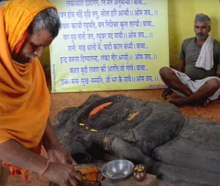 Ravana Puja As God Bhagwan Ki Tarah Ravana Ki Puja