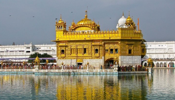 2. अमृतसर - स्वर्ण मंदिर की दिव्य आभा