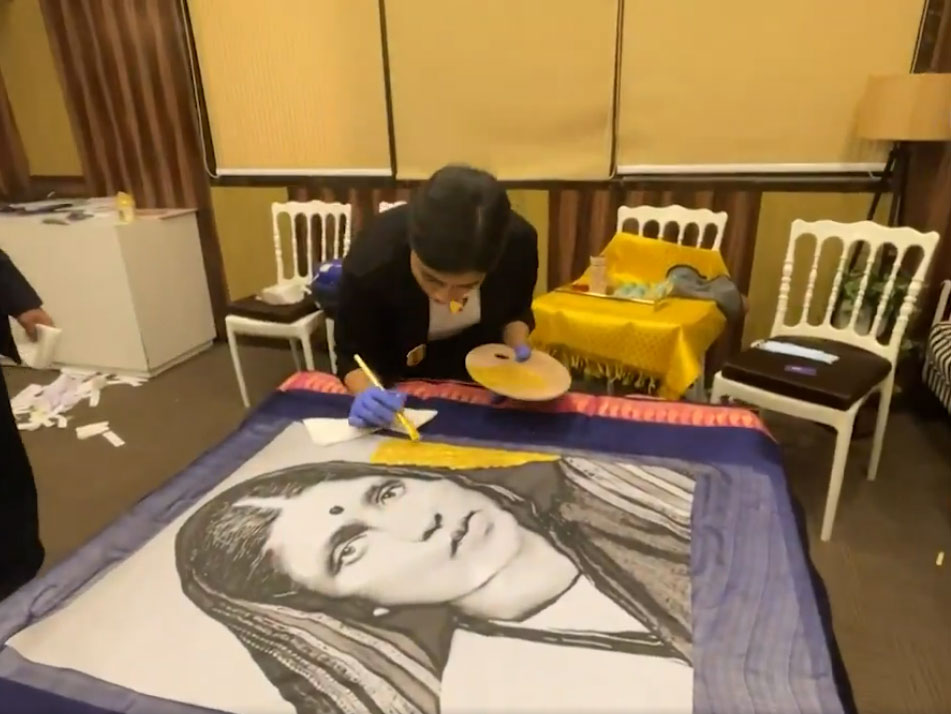 This Saree Worth Rs 39 Crore Made in Mumbai By Rohit Pisal