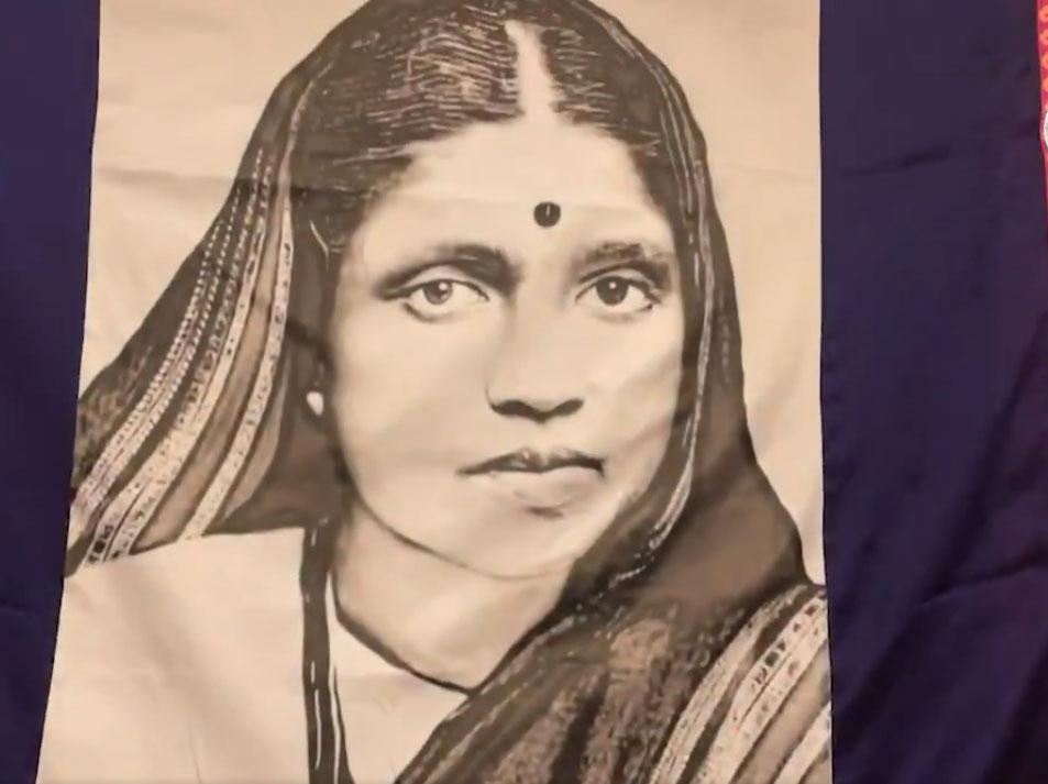 This Saree Worth Rs 39 Crore Made in Mumbai By Rohit Pisal