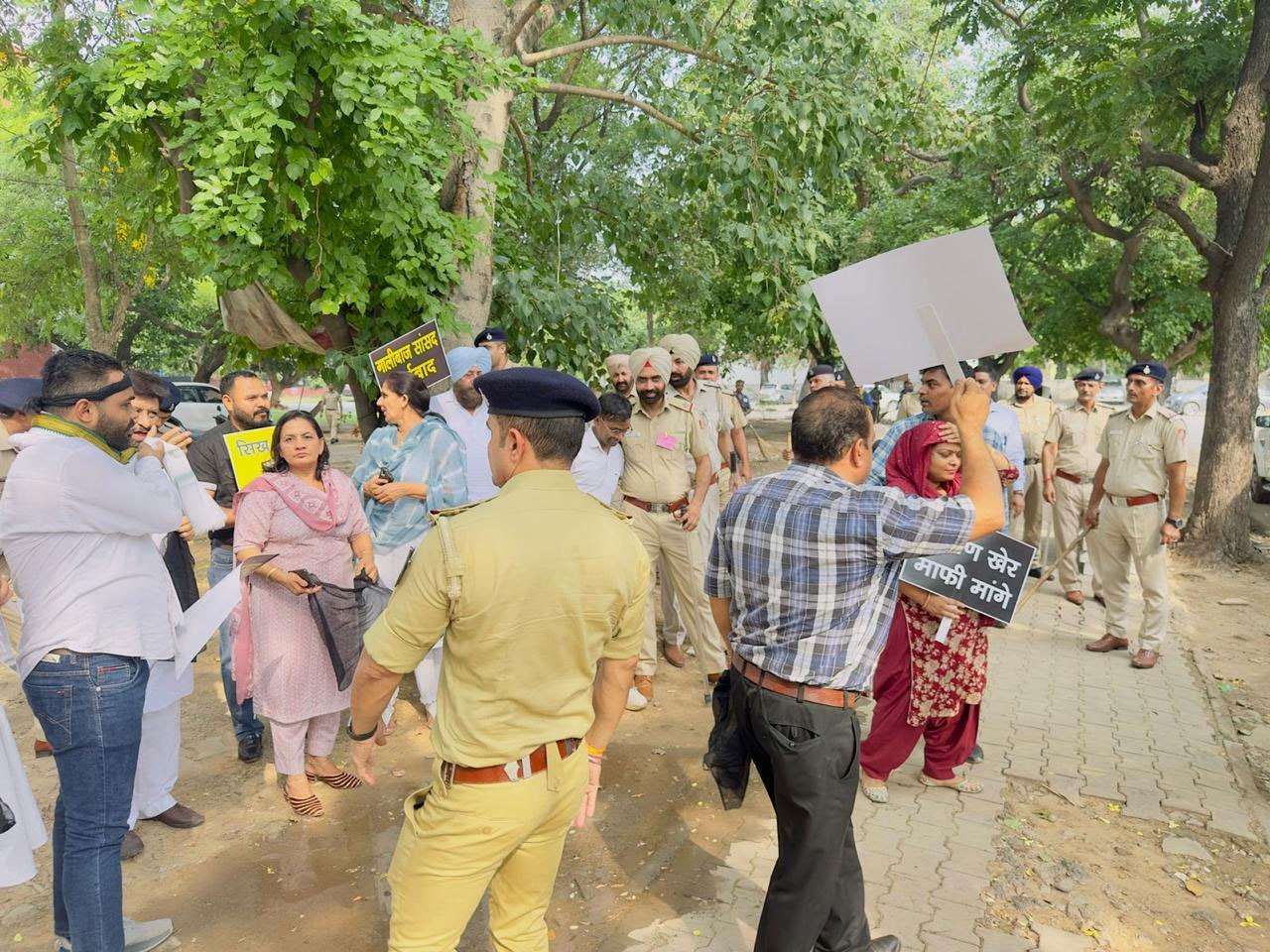  Chandigarh Police Detained AAP Councilors