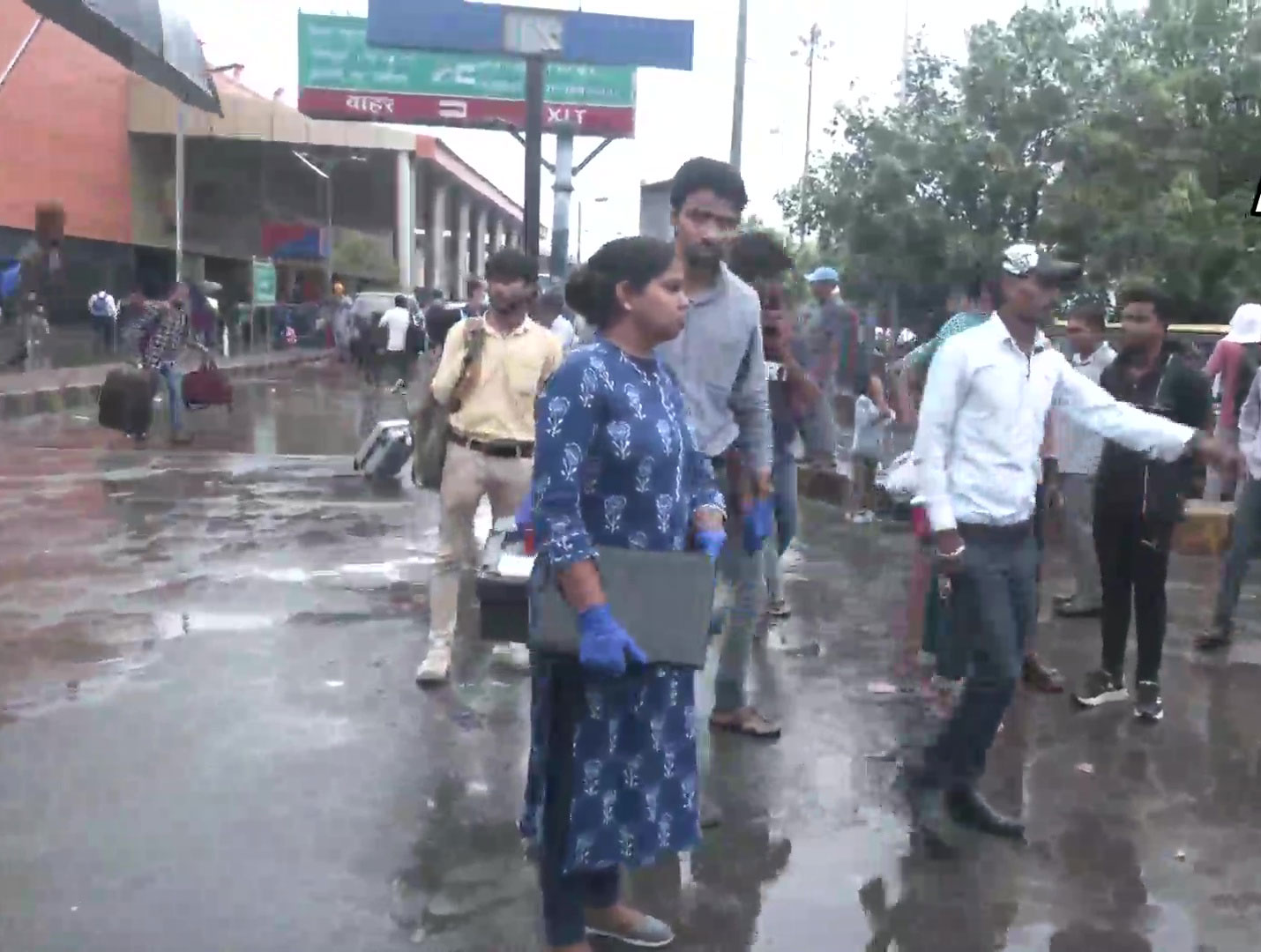 New Delhi Railway Station Woman Death