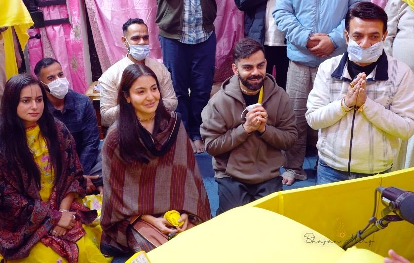 Virat Kohli Premanand Maharaj Darshan With Wife Anushka Sharma