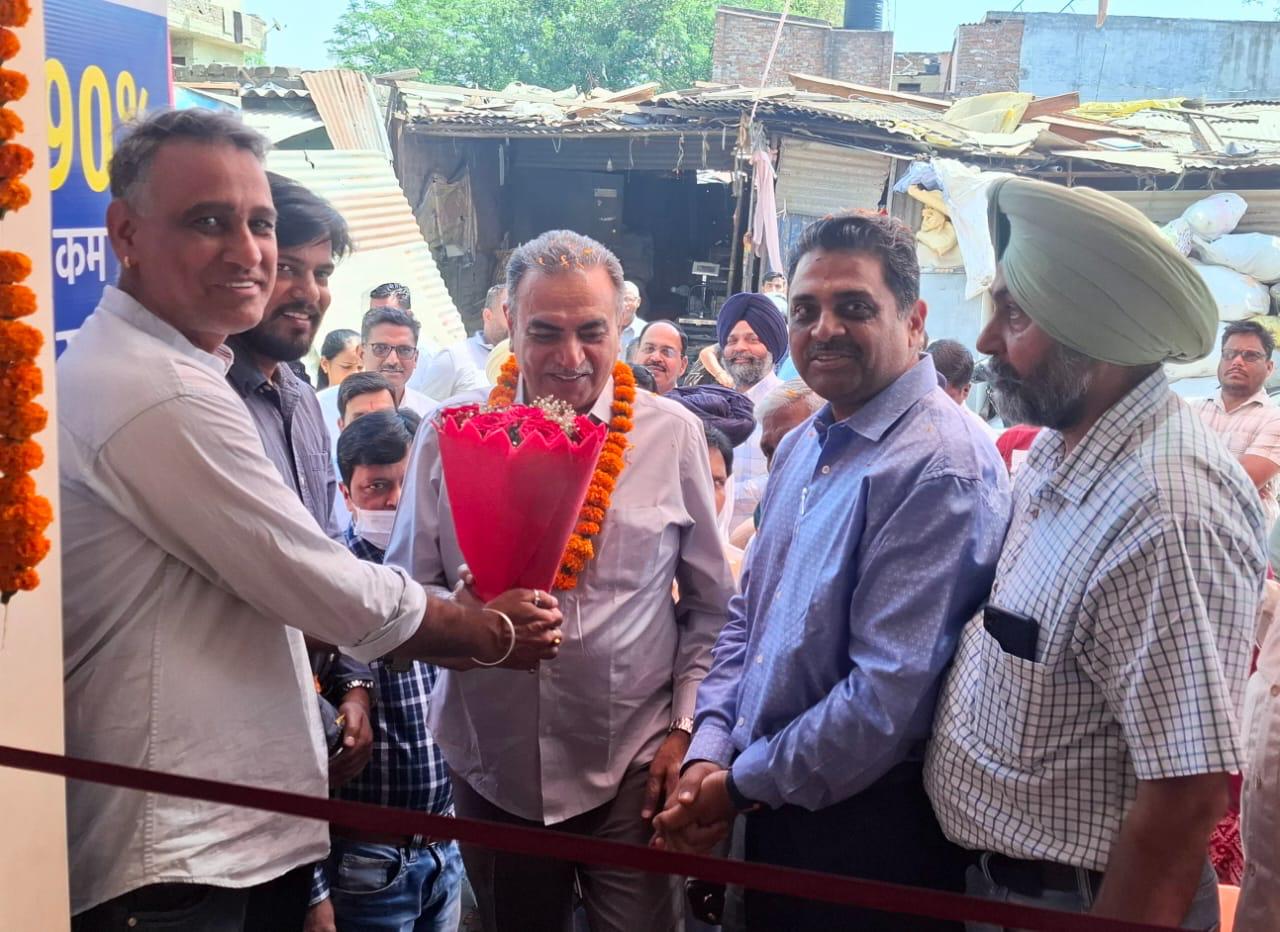 Sanjay Tandon inaugurated the Jan Aushadhi Center in Kajheri