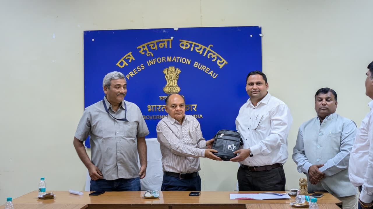 Director of PIB Jaipur Honors Journalists; Delegation