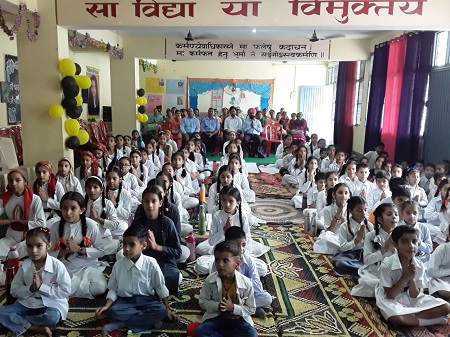 स्कूल प्रतिपालक रीना शर्मा के सम्मान में सम्मान समारोह का आयोजन किया गया